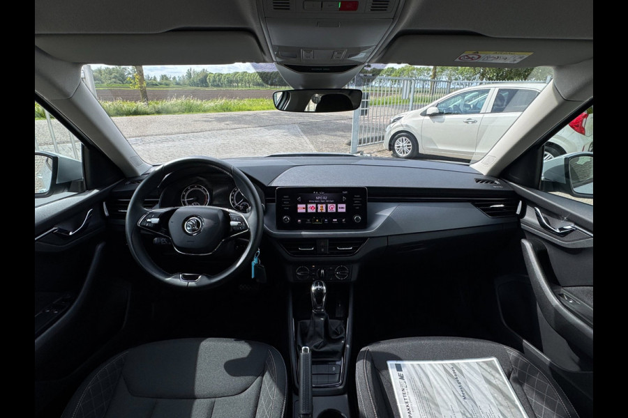 Škoda Kamiq 1.0 TSI Ambition TREKHAAK UITKLAPBAAR / CAMERA / ADAPTIEVE CRUISE CONTROL / 4-SEIZOENBAND / STOELV. / LED / SMART LINK
