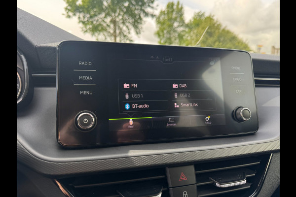 Škoda Kamiq 1.0 TSI Ambition TREKHAAK UITKLAPBAAR / CAMERA / ADAPTIEVE CRUISE CONTROL / 4-SEIZOENBAND / STOELV. / LED / SMART LINK