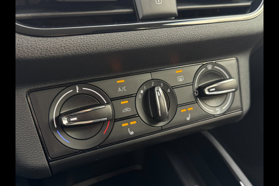 Škoda Kamiq 1.0 TSI Ambition TREKHAAK UITKLAPBAAR / CAMERA / ADAPTIEVE CRUISE CONTROL / 4-SEIZOENBAND / STOELV. / LED / SMART LINK
