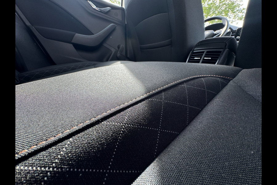 Škoda Kamiq 1.0 TSI Ambition TREKHAAK UITKLAPBAAR / CAMERA / ADAPTIEVE CRUISE CONTROL / 4-SEIZOENBAND / STOELV. / LED / SMART LINK
