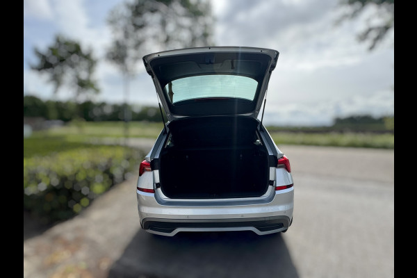 Škoda Kamiq 1.0 TSI Ambition TREKHAAK UITKLAPBAAR / CAMERA / ADAPTIEVE CRUISE CONTROL / 4-SEIZOENBAND / STOELV. / LED / SMART LINK
