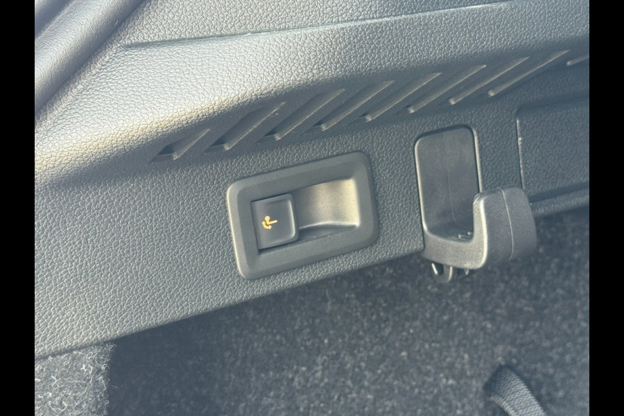 Škoda Kamiq 1.0 TSI Ambition TREKHAAK UITKLAPBAAR / CAMERA / ADAPTIEVE CRUISE CONTROL / 4-SEIZOENBAND / STOELV. / LED / SMART LINK