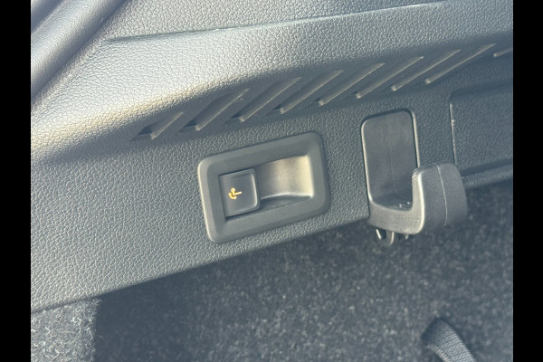 Škoda Kamiq 1.0 TSI Ambition TREKHAAK UITKLAPBAAR / CAMERA / ADAPTIEVE CRUISE CONTROL / 4-SEIZOENBAND / STOELV. / LED / SMART LINK