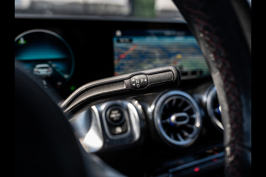 Mercedes-Benz Glb 180 d Premium | AMG-Line | Camera | Carplay