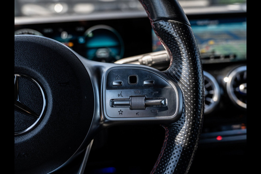 Mercedes-Benz Glb 180 d Premium | AMG-Line | Camera | Carplay