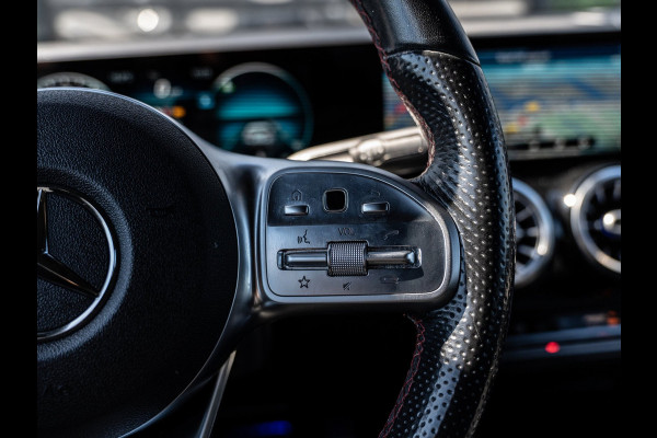 Mercedes-Benz Glb 180 d Premium | AMG-Line | Camera | Carplay