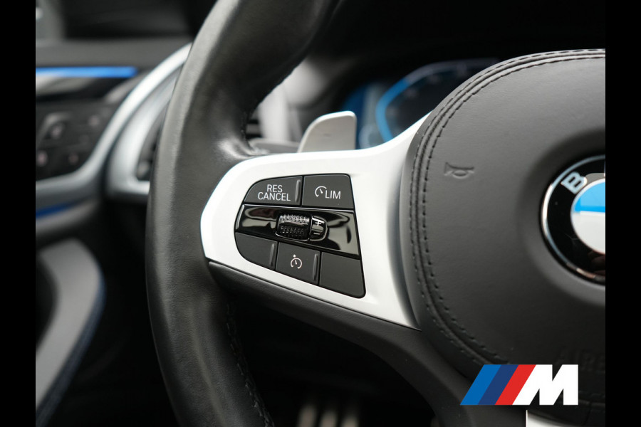 BMW X3 xDrive30e M Sport PHEV 293pk Dealer O.H. | Trekhaak Af Fabriek | Panodak | Head Up | 360 Camera | Adaptief Onderstel | Lederen Sportstoelen Memory & Verwarmd | Sfeerverlichting | Stuur Verwarmd | Keyless | Blis | Apple Carplay | Plug In Hybrid |