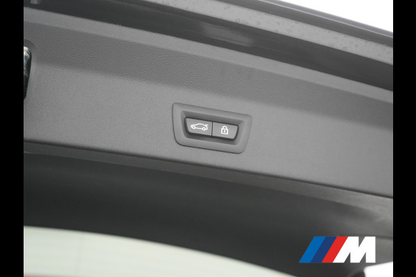 BMW X3 xDrive30e M Sport PHEV 293pk Dealer O.H. | Trekhaak Af Fabriek | Panodak | Head Up | 360 Camera | Adaptief Onderstel | Lederen Sportstoelen Memory & Verwarmd | Sfeerverlichting | Stuur Verwarmd | Keyless | Blis | Apple Carplay | Plug In Hybrid |