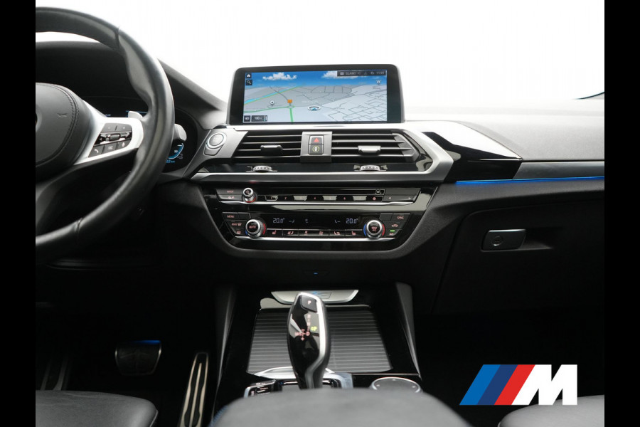 BMW X3 xDrive30e M Sport PHEV 293pk Dealer O.H. | Trekhaak Af Fabriek | Panodak | Head Up | 360 Camera | Adaptief Onderstel | Lederen Sportstoelen Memory & Verwarmd | Sfeerverlichting | Stuur Verwarmd | Keyless | Blis | Apple Carplay | Plug In Hybrid |