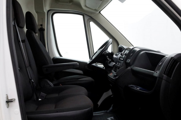 Peugeot Boxer 335 2.2 BlueHDi 120pk L2H2 Premium Airco/Navi/Inrichting 12-2020