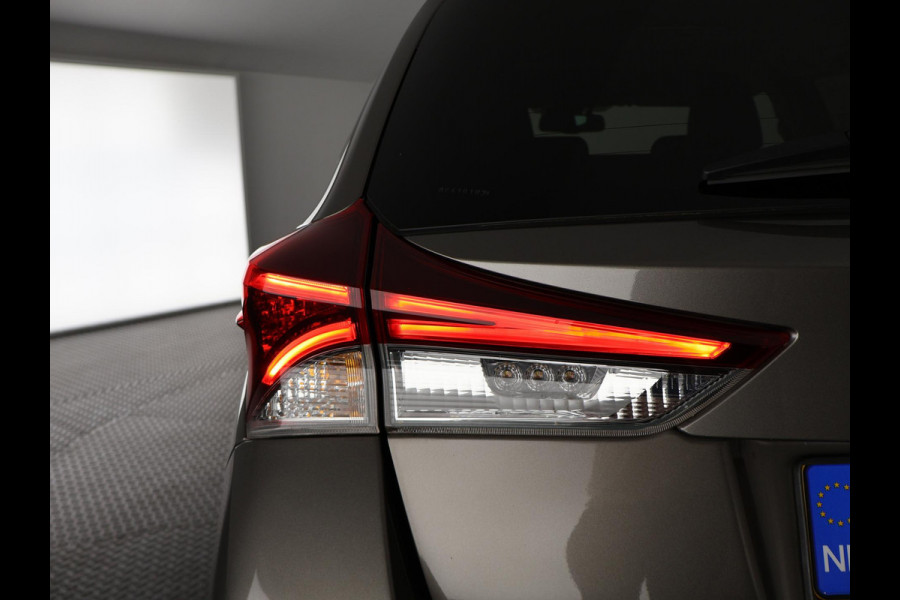 Toyota Auris Touring Sports 1.8 DYNAMIC NAVI DEALERAUTO GARANTIE 5-2028* CAMERA . TREKHAAK. KEYLESS START/STOP . CRUISE CONTROL