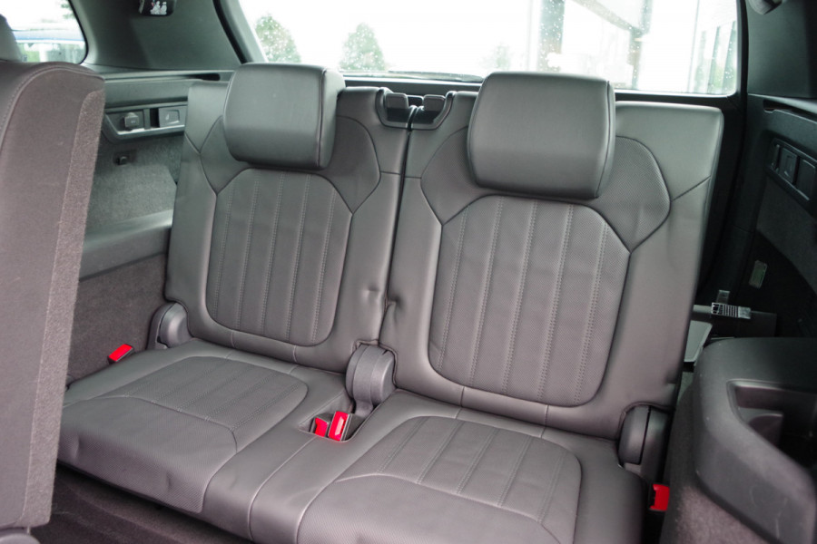 Škoda Kodiaq 1.5 TSI Business Laurin & Klement 7p, Trekhaak, Panoramadak, Canton Sound, 4 x Stoelverwarming