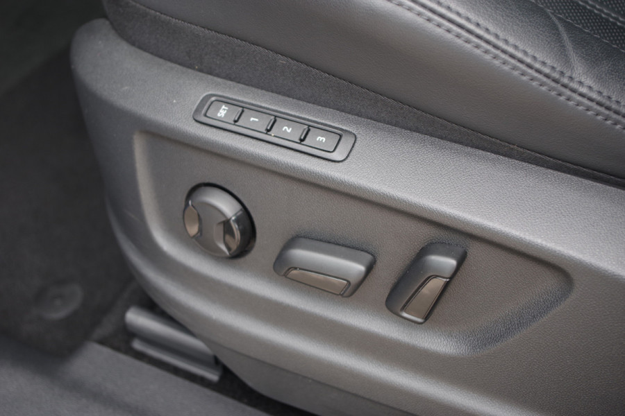 Škoda Kodiaq 1.5 TSI Business Laurin & Klement 7p, Trekhaak, Panoramadak, Canton Sound, 4 x Stoelverwarming