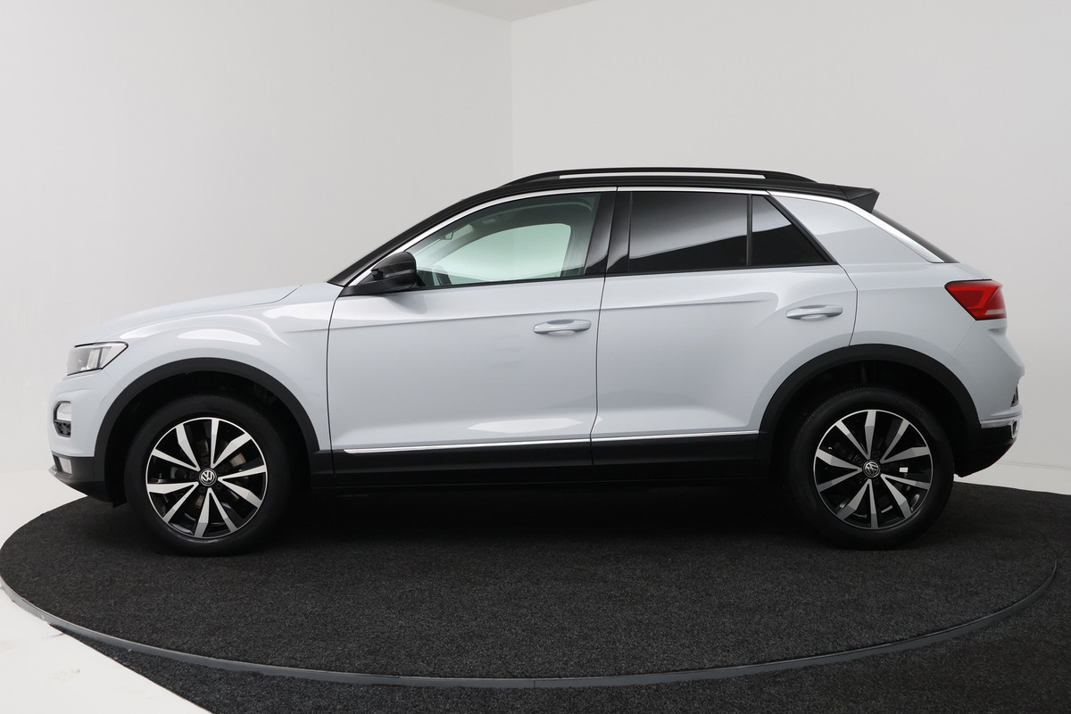Volkswagen T-Roc 1.5 TSI Style Automaat (NAVIGATIE, PARKEERSENSOREN, CARPLAY, STUURBEDIENING)
