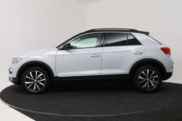 Volkswagen T-Roc 1.5 TSI Style Automaat (NAVIGATIE, PARKEERSENSOREN, CARPLAY, STUURBEDIENING)