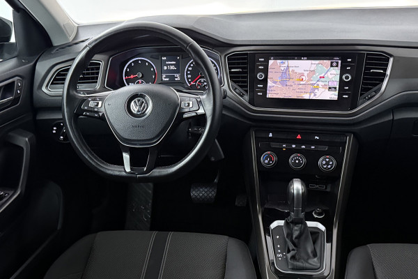 Volkswagen T-Roc 1.5 TSI Style Automaat (NAVIGATIE, PARKEERSENSOREN, CARPLAY, STUURBEDIENING)