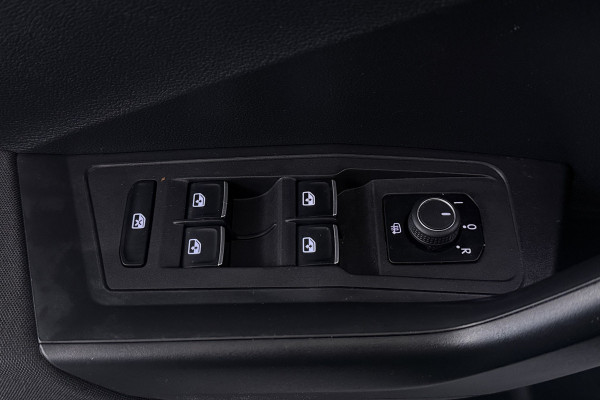 Volkswagen T-Roc 1.5 TSI Style Automaat (NAVIGATIE, PARKEERSENSOREN, CARPLAY, STUURBEDIENING)
