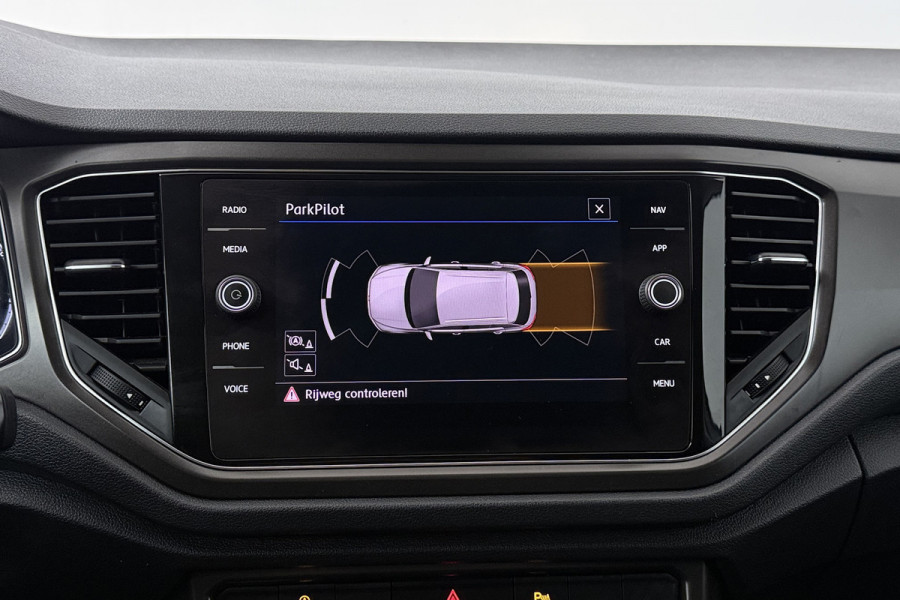 Volkswagen T-Roc 1.5 TSI Style Automaat (NAVIGATIE, PARKEERSENSOREN, CARPLAY, STUURBEDIENING)