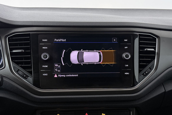 Volkswagen T-Roc 1.5 TSI Style Automaat (NAVIGATIE, PARKEERSENSOREN, CARPLAY, STUURBEDIENING)