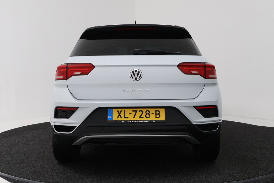 Volkswagen T-Roc 1.5 TSI Style Automaat (NAVIGATIE, PARKEERSENSOREN, CARPLAY, STUURBEDIENING)