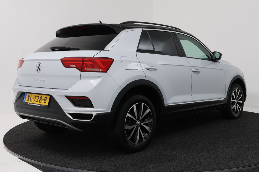 Volkswagen T-Roc 1.5 TSI Style Automaat (NAVIGATIE, PARKEERSENSOREN, CARPLAY, STUURBEDIENING)