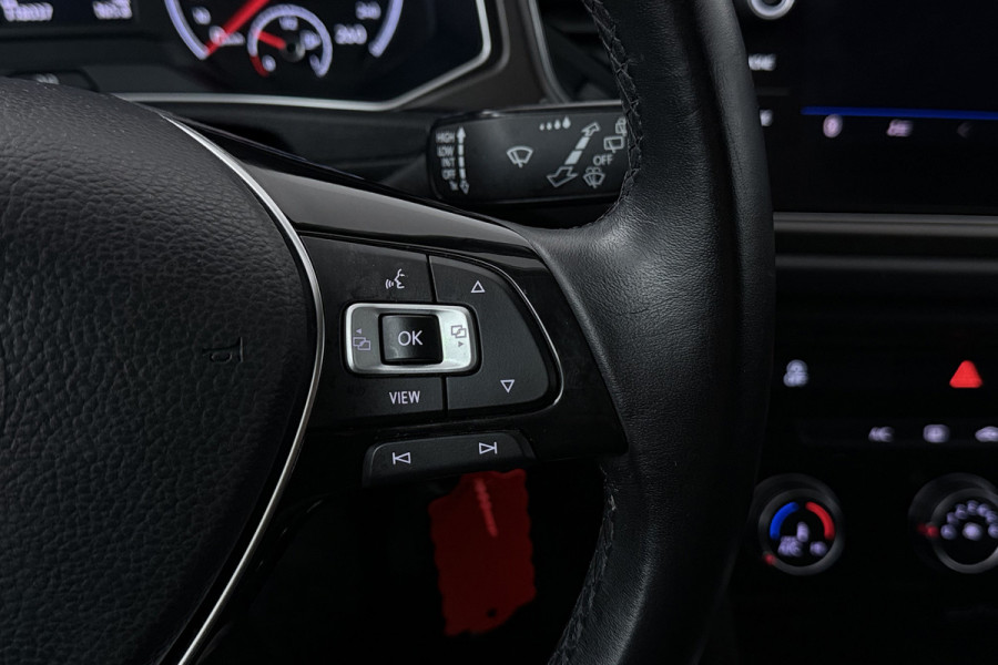 Volkswagen T-Roc 1.5 TSI Style Automaat (NAVIGATIE, PARKEERSENSOREN, CARPLAY, STUURBEDIENING)