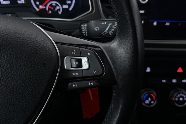 Volkswagen T-Roc 1.5 TSI Style Automaat (NAVIGATIE, PARKEERSENSOREN, CARPLAY, STUURBEDIENING)
