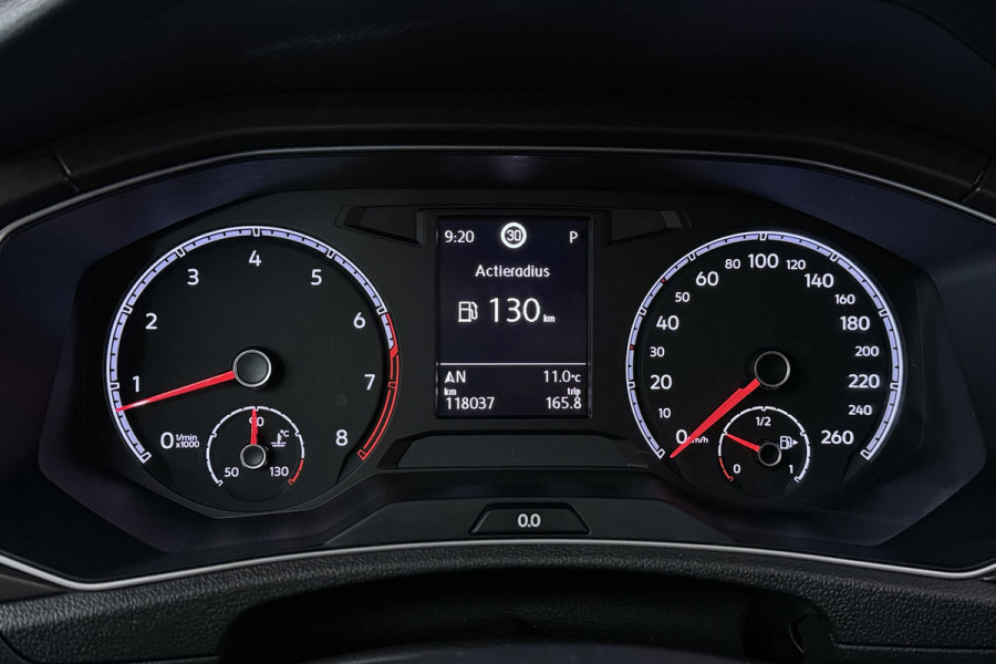 Volkswagen T-Roc 1.5 TSI Style Automaat (NAVIGATIE, PARKEERSENSOREN, CARPLAY, STUURBEDIENING)