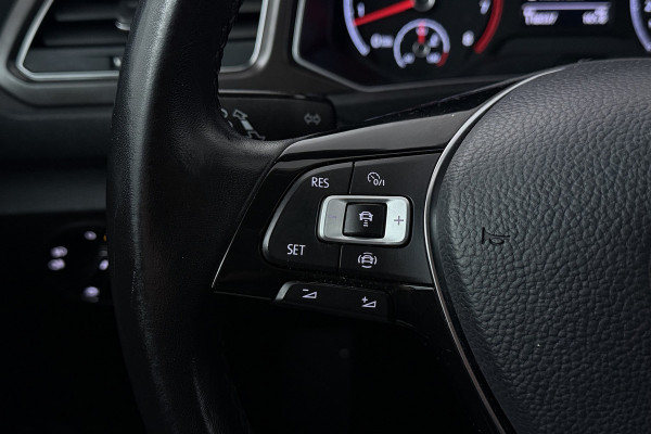 Volkswagen T-Roc 1.5 TSI Style Automaat (NAVIGATIE, PARKEERSENSOREN, CARPLAY, STUURBEDIENING)