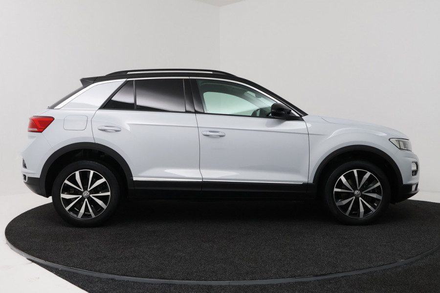 Volkswagen T-Roc 1.5 TSI Style Automaat (NAVIGATIE, PARKEERSENSOREN, CARPLAY, STUURBEDIENING)