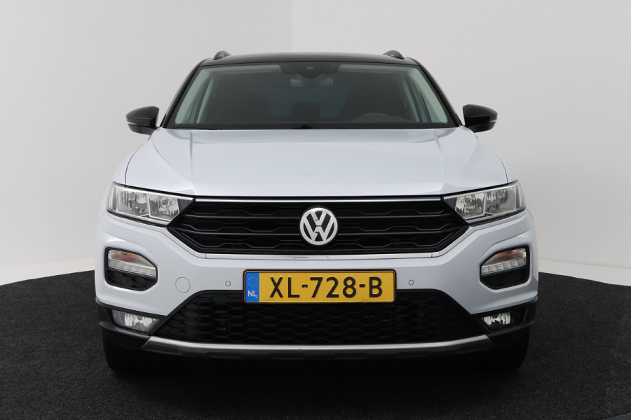 Volkswagen T-Roc 1.5 TSI Style Automaat (NAVIGATIE, PARKEERSENSOREN, CARPLAY, STUURBEDIENING)
