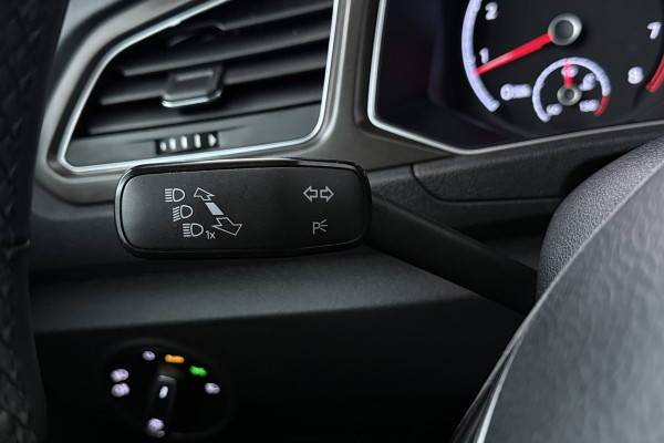 Volkswagen T-Roc 1.5 TSI Style Automaat (NAVIGATIE, PARKEERSENSOREN, CARPLAY, STUURBEDIENING)
