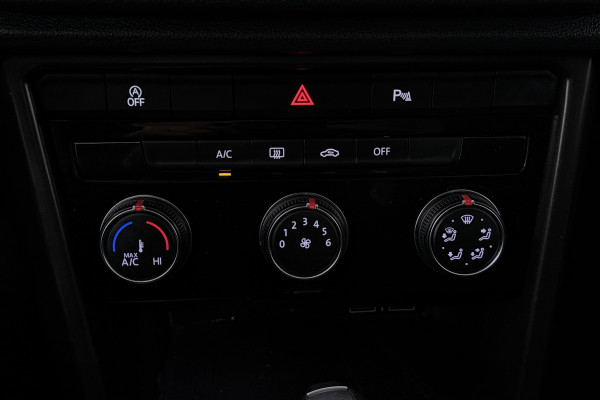 Volkswagen T-Roc 1.5 TSI Style Automaat (NAVIGATIE, PARKEERSENSOREN, CARPLAY, STUURBEDIENING)