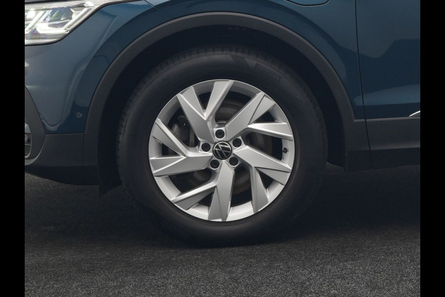 Volkswagen Tiguan 1.4 TSI eHybrid Active PHEV 245pk Dealer O.H. | Trekhaak Af Fabriek | Panodak | Adaptive Cruise | Camera | Voorstoelen Verwarmd | IQ Light | Sfeerverlichting | Stuur Verwarmd | Keyless | Blis | Apple Carplay | Plug In Hybrid |