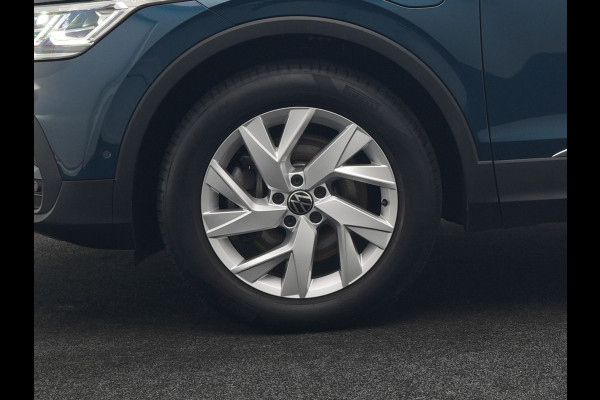 Volkswagen Tiguan 1.4 TSI eHybrid Active PHEV 245pk Dealer O.H. | Trekhaak Af Fabriek | Panodak | Adaptive Cruise | Camera | Voorstoelen Verwarmd | IQ Light | Sfeerverlichting | Stuur Verwarmd | Keyless | Blis | Apple Carplay | Plug In Hybrid |