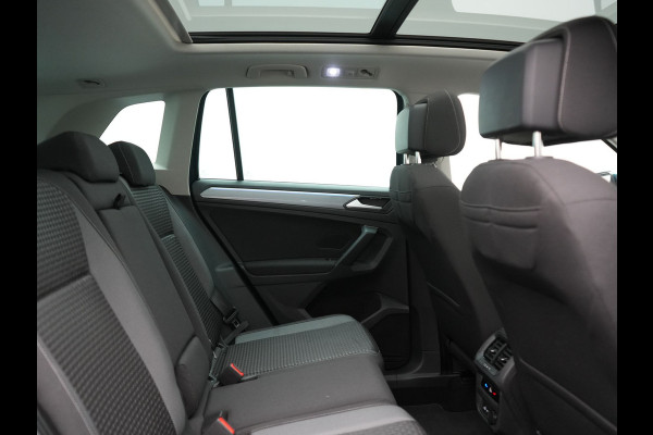 Volkswagen Tiguan 1.4 TSI eHybrid Active PHEV 245pk Dealer O.H. | Trekhaak Af Fabriek | Panodak | Adaptive Cruise | Camera | Voorstoelen Verwarmd | IQ Light | Sfeerverlichting | Stuur Verwarmd | Keyless | Blis | Apple Carplay | Plug In Hybrid |
