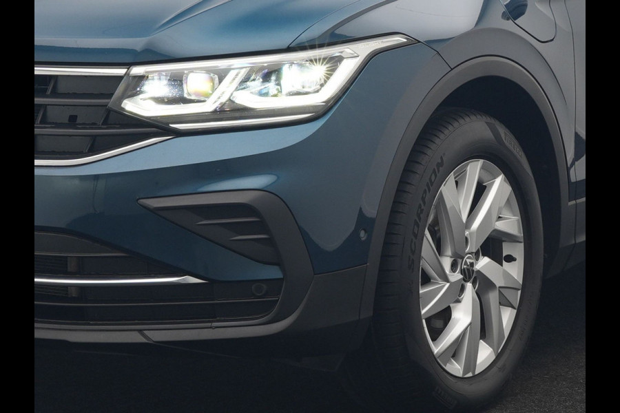 Volkswagen Tiguan 1.4 TSI eHybrid Active PHEV 245pk Dealer O.H. | Trekhaak Af Fabriek | Panodak | Adaptive Cruise | Camera | Voorstoelen Verwarmd | IQ Light | Sfeerverlichting | Stuur Verwarmd | Keyless | Blis | Apple Carplay | Plug In Hybrid |