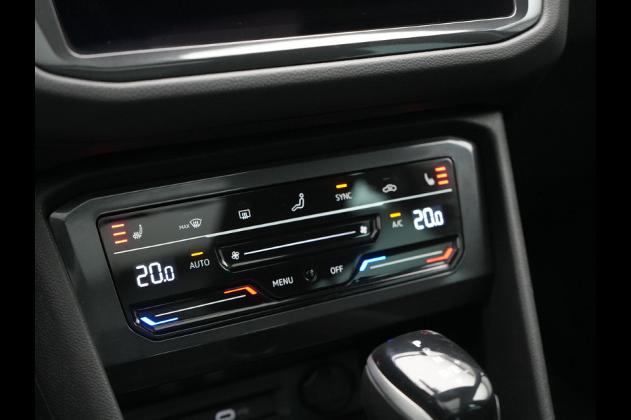 Volkswagen Tiguan 1.4 TSI eHybrid Active PHEV 245pk Dealer O.H. | Trekhaak Af Fabriek | Panodak | Adaptive Cruise | Camera | Voorstoelen Verwarmd | IQ Light | Sfeerverlichting | Stuur Verwarmd | Keyless | Blis | Apple Carplay | Plug In Hybrid |