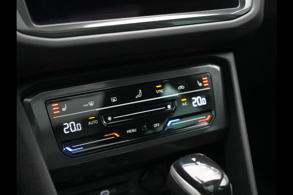 Volkswagen Tiguan 1.4 TSI eHybrid Active PHEV 245pk Dealer O.H. | Trekhaak Af Fabriek | Panodak | Adaptive Cruise | Camera | Voorstoelen Verwarmd | IQ Light | Sfeerverlichting | Stuur Verwarmd | Keyless | Blis | Apple Carplay | Plug In Hybrid |