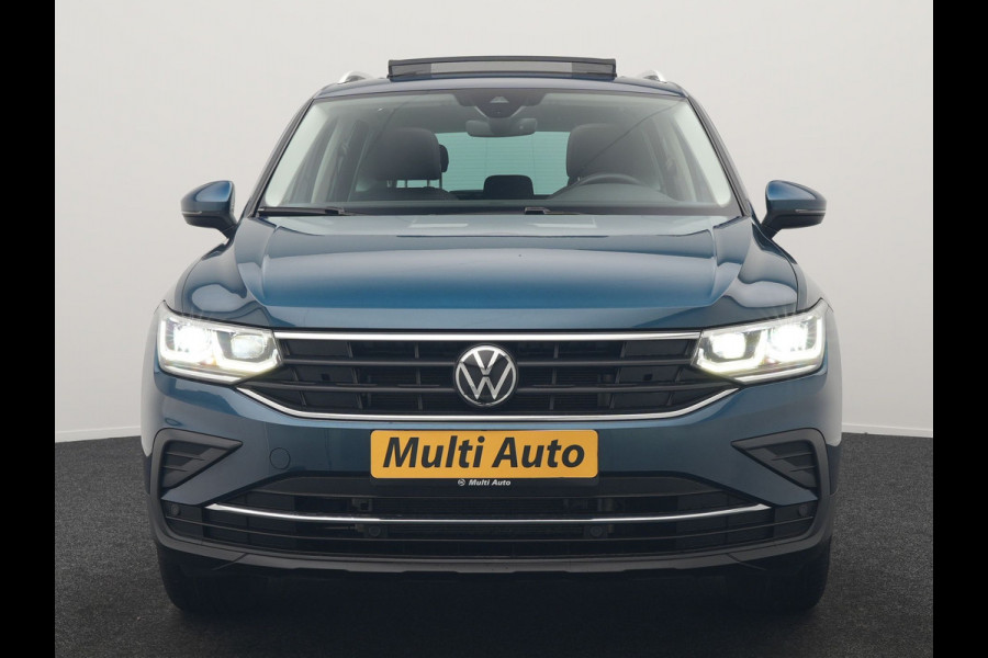 Volkswagen Tiguan 1.4 TSI eHybrid Active PHEV 245pk Dealer O.H. | Trekhaak Af Fabriek | Panodak | Adaptive Cruise | Camera | Voorstoelen Verwarmd | IQ Light | Sfeerverlichting | Stuur Verwarmd | Keyless | Blis | Apple Carplay | Plug In Hybrid |
