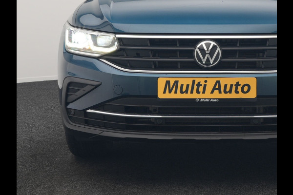 Volkswagen Tiguan 1.4 TSI eHybrid Active PHEV 245pk Dealer O.H. | Trekhaak Af Fabriek | Panodak | Adaptive Cruise | Camera | Voorstoelen Verwarmd | IQ Light | Sfeerverlichting | Stuur Verwarmd | Keyless | Blis | Apple Carplay | Plug In Hybrid |