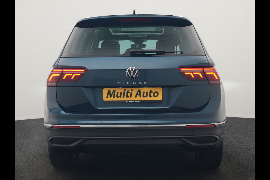 Volkswagen Tiguan 1.4 TSI eHybrid Active PHEV 245pk Dealer O.H. | Trekhaak Af Fabriek | Panodak | Adaptive Cruise | Camera | Voorstoelen Verwarmd | IQ Light | Sfeerverlichting | Stuur Verwarmd | Keyless | Blis | Apple Carplay | Plug In Hybrid |