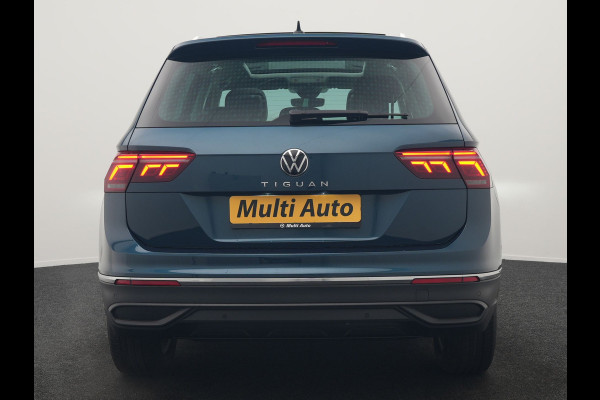 Volkswagen Tiguan 1.4 TSI eHybrid Active PHEV 245pk Dealer O.H. | Trekhaak Af Fabriek | Panodak | Adaptive Cruise | Camera | Voorstoelen Verwarmd | IQ Light | Sfeerverlichting | Stuur Verwarmd | Keyless | Blis | Apple Carplay | Plug In Hybrid |