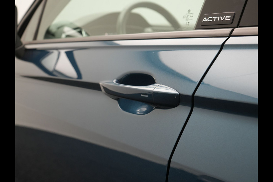 Volkswagen Tiguan 1.4 TSI eHybrid Active PHEV 245pk Dealer O.H. | Trekhaak Af Fabriek | Panodak | Adaptive Cruise | Camera | Voorstoelen Verwarmd | IQ Light | Sfeerverlichting | Stuur Verwarmd | Keyless | Blis | Apple Carplay | Plug In Hybrid |