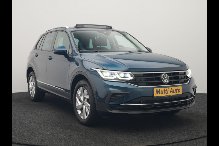 Volkswagen Tiguan 1.4 TSI eHybrid Active PHEV 245pk Dealer O.H. | Trekhaak Af Fabriek | Panodak | Adaptive Cruise | Camera | Voorstoelen Verwarmd | IQ Light | Sfeerverlichting | Stuur Verwarmd | Keyless | Blis | Apple Carplay | Plug In Hybrid |