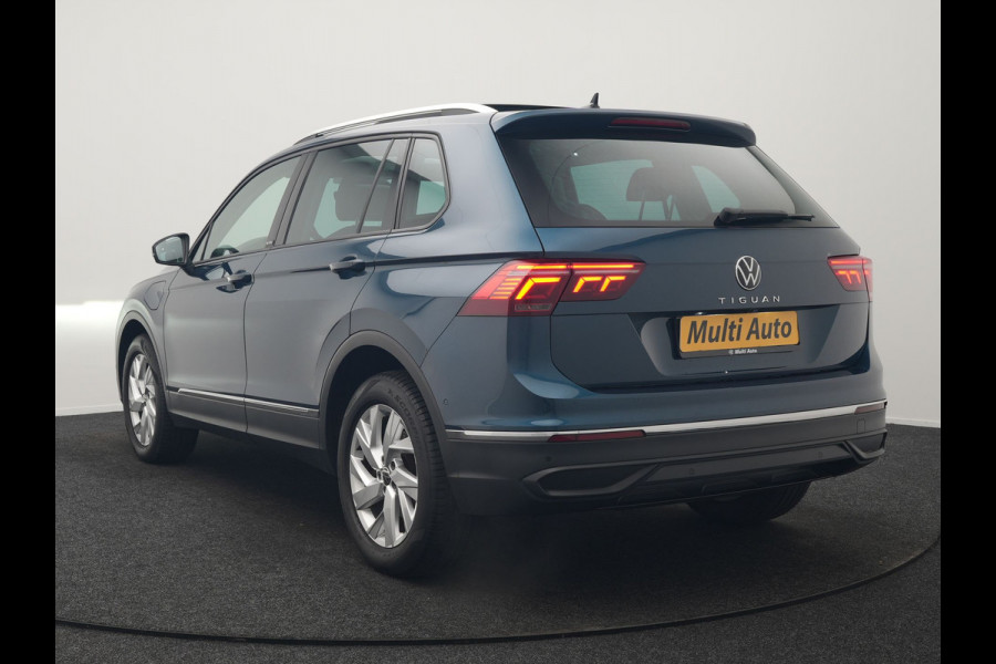 Volkswagen Tiguan 1.4 TSI eHybrid Active PHEV 245pk Dealer O.H. | Trekhaak Af Fabriek | Panodak | Adaptive Cruise | Camera | Voorstoelen Verwarmd | IQ Light | Sfeerverlichting | Stuur Verwarmd | Keyless | Blis | Apple Carplay | Plug In Hybrid |