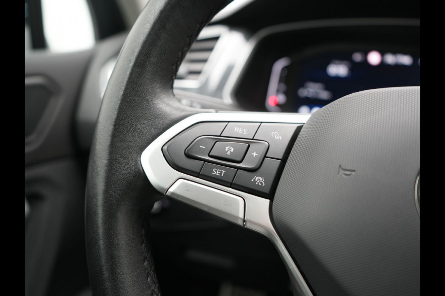 Volkswagen Tiguan 1.4 TSI eHybrid Active PHEV 245pk Dealer O.H. | Trekhaak Af Fabriek | Panodak | Adaptive Cruise | Camera | Voorstoelen Verwarmd | IQ Light | Sfeerverlichting | Stuur Verwarmd | Keyless | Blis | Apple Carplay | Plug In Hybrid |