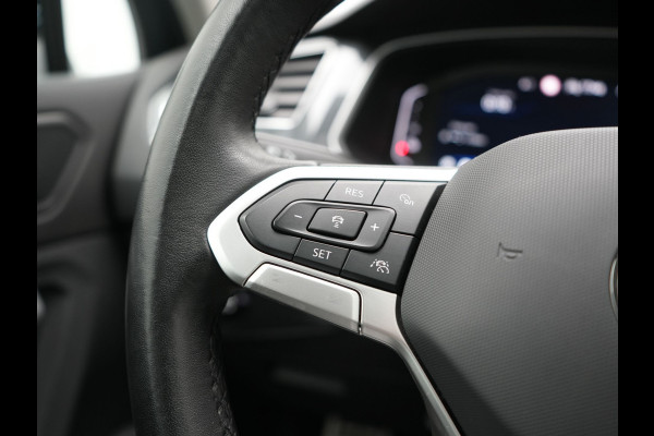Volkswagen Tiguan 1.4 TSI eHybrid Active PHEV 245pk Dealer O.H. | Trekhaak Af Fabriek | Panodak | Adaptive Cruise | Camera | Voorstoelen Verwarmd | IQ Light | Sfeerverlichting | Stuur Verwarmd | Keyless | Blis | Apple Carplay | Plug In Hybrid |