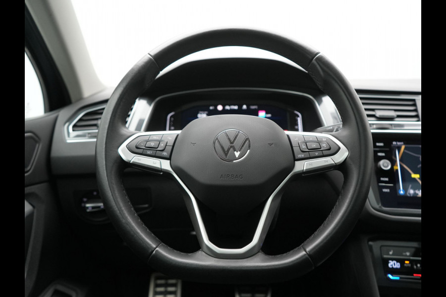 Volkswagen Tiguan 1.4 TSI eHybrid Active PHEV 245pk Dealer O.H. | Trekhaak Af Fabriek | Panodak | Adaptive Cruise | Camera | Voorstoelen Verwarmd | IQ Light | Sfeerverlichting | Stuur Verwarmd | Keyless | Blis | Apple Carplay | Plug In Hybrid |