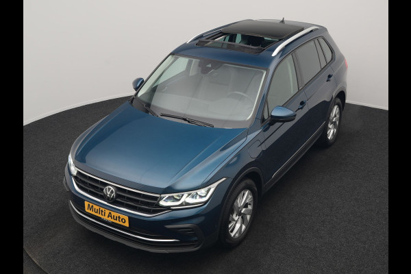 Volkswagen Tiguan 1.4 TSI eHybrid Active PHEV 245pk Dealer O.H. | Trekhaak Af Fabriek | Panodak | Adaptive Cruise | Camera | Voorstoelen Verwarmd | IQ Light | Sfeerverlichting | Stuur Verwarmd | Keyless | Blis | Apple Carplay | Plug In Hybrid |